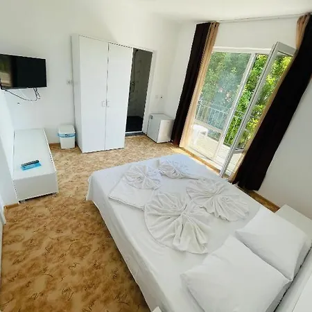 Ваканционна къща Ivelin House *