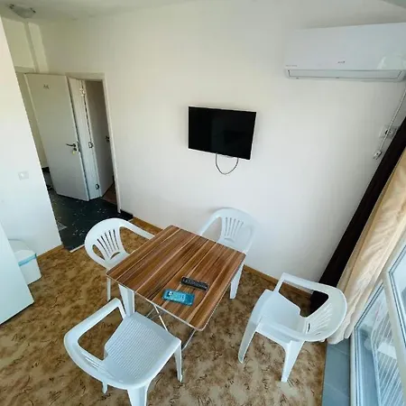 Ваканционна къща Ivelin House *