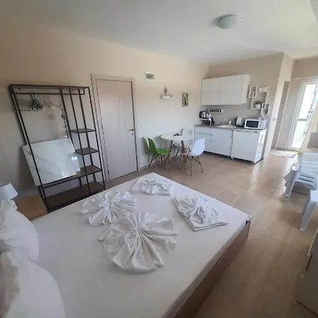 Ivelin House Ваканционна къща