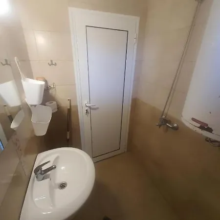 Ваканционна къща Ivelin House