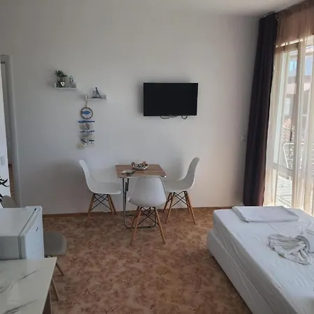 Ваканционна къща Ivelin House *