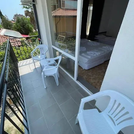 Ivelin House Ваканционна къща *