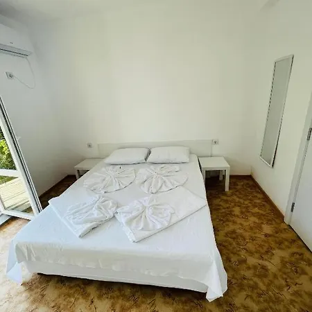 Ваканционна къща Ivelin House
